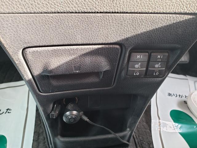 ノア ハイブリッドG 両側パワースライドドア リヤオートエアコン 純正フルセグナビ シートヒーター LEDヘッドライト フロントフォグ ETC ドライブレコーダー 純正置くだけ充電 スマートキー 社外エアロ(6枚目)