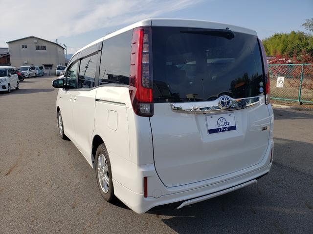 ノア ハイブリッドG 両側パワースライドドア リヤオートエアコン 純正フルセグナビ シートヒーター LEDヘッドライト フロントフォグ ETC ドライブレコーダー 純正置くだけ充電 スマートキー 社外エアロ(24枚目)