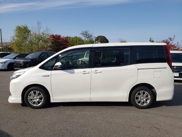 ノア ハイブリッドG 両側パワースライドドア リヤオートエアコン 純正フルセグナビ シートヒーター LEDヘッドライト フロントフォグ ETC ドライブレコーダー 純正置くだけ充電 スマートキー 社外エアロ(25枚目)