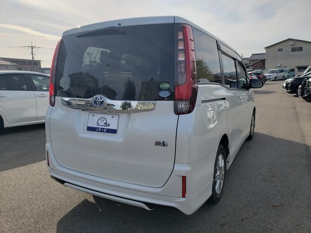 ノア ハイブリッドG 両側パワースライドドア リヤオートエアコン 純正フルセグナビ シートヒーター LEDヘッドライト フロントフォグ ETC ドライブレコーダー 純正置くだけ充電 スマートキー 社外エアロ(26枚目)