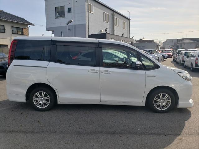 ノア ハイブリッドG 両側パワースライドドア リヤオートエアコン 純正フルセグナビ シートヒーター LEDヘッドライト フロントフォグ ETC ドライブレコーダー 純正置くだけ充電 スマートキー 社外エアロ(27枚目)