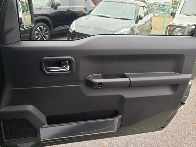 ジムニー XC 登録済未使用車 ジーアイギアオフロード ブルバー LEDオフロード サイドステップ ワイドオーバーフェンダー リアラダー ルーフラック スペアタイヤハードカバー 3インチリフトアップキット(20枚目)