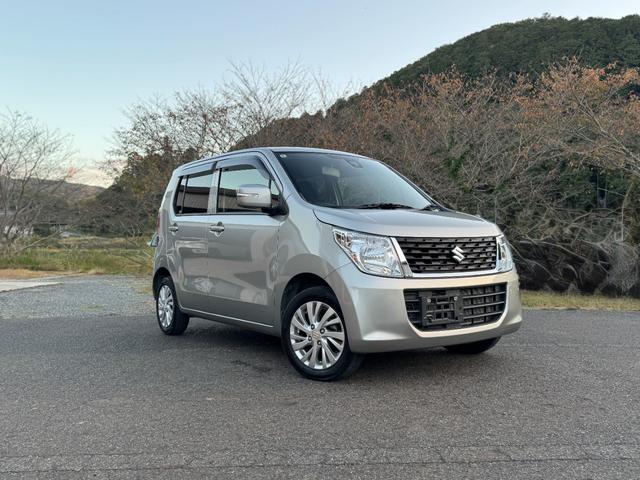 写真枚数は多くの掲載をし、ご遠方の方々でも車輛判断がし易いよう心掛けております。より多くの情報提供を心掛けた構成です。