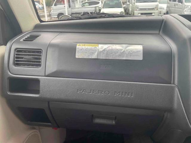 パジェロミニ ＶＲ　４ＷＤ　電動格納ミラー　ＡＴ　ＡＢＳ　ＣＤ　アルミホイール　衝突安全ボディ　エアコン　パワーステアリング　パワーウィンドウ（6枚目）