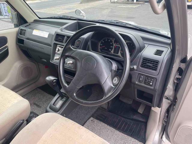パジェロミニ ＶＲ　４ＷＤ　電動格納ミラー　ＡＴ　ＡＢＳ　ＣＤ　アルミホイール　衝突安全ボディ　エアコン　パワーステアリング　パワーウィンドウ（7枚目）