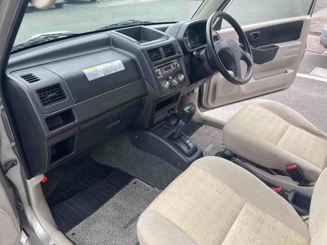 パジェロミニ ＶＲ　４ＷＤ　電動格納ミラー　ＡＴ　ＡＢＳ　ＣＤ　アルミホイール　衝突安全ボディ　エアコン　パワーステアリング　パワーウィンドウ（8枚目）