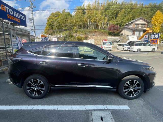 ハリアー プレミアム　スタイルモーヴ　点検記録簿付　オートクルーズコントロール　パワーシート　ナビ　オートマチックハイビーム　ＬＥＤヘッドランプ　電動リアゲート　アルミホイール　スマートキー　アイドリングストップ　シートヒーター（7枚目）