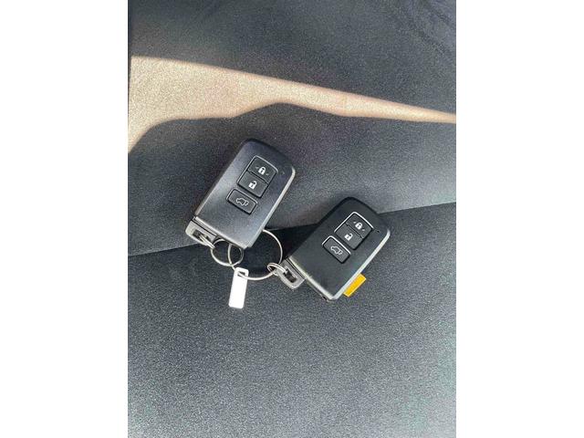 ハリアー プレミアム　スタイルモーヴ　点検記録簿付　オートクルーズコントロール　パワーシート　ナビ　オートマチックハイビーム　ＬＥＤヘッドランプ　電動リアゲート　アルミホイール　スマートキー　アイドリングストップ　シートヒーター（14枚目）