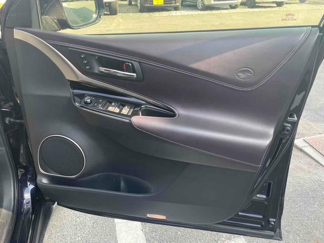 ハリアー プレミアム　スタイルモーヴ　点検記録簿付　オートクルーズコントロール　パワーシート　ナビ　オートマチックハイビーム　ＬＥＤヘッドランプ　電動リアゲート　アルミホイール　スマートキー　アイドリングストップ　シートヒーター（32枚目）