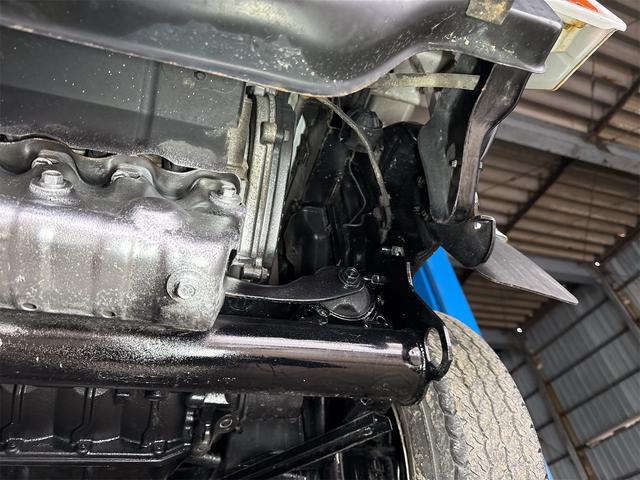 サンバートラック ＴＢ　エアコン　パワステ　切り替え４ＷＤ　運転席エアバック　ＡＭ／ＦＭラジオ　５速マニュアル　走行２１５００ＫＭ（46枚目）