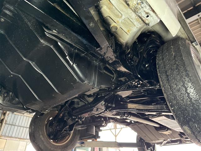 サンバートラック ＴＢ　エアコン　パワステ　切り替え４ＷＤ　運転席エアバック　ＡＭ／ＦＭラジオ　５速マニュアル　走行２１５００ＫＭ（64枚目）