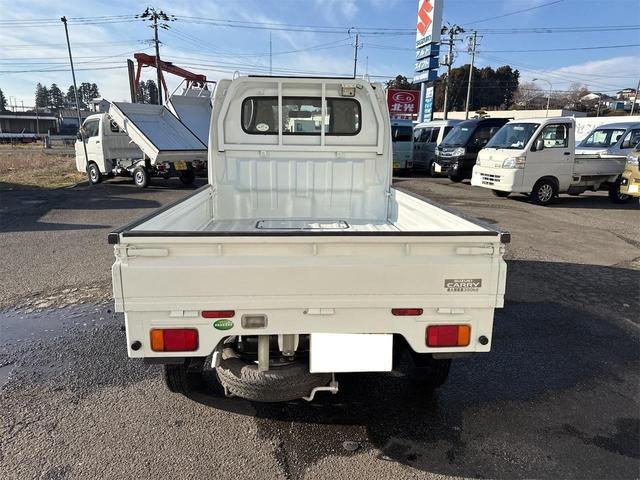 キャリイトラック KCエアコン・パワステ農繁仕様 エアコン パワステ 切り替え4WD デフロック 4枚リーフスプリング 運転席エアバック AM/FMラジオ 走行81969KM 5速マニュアル(5枚目)