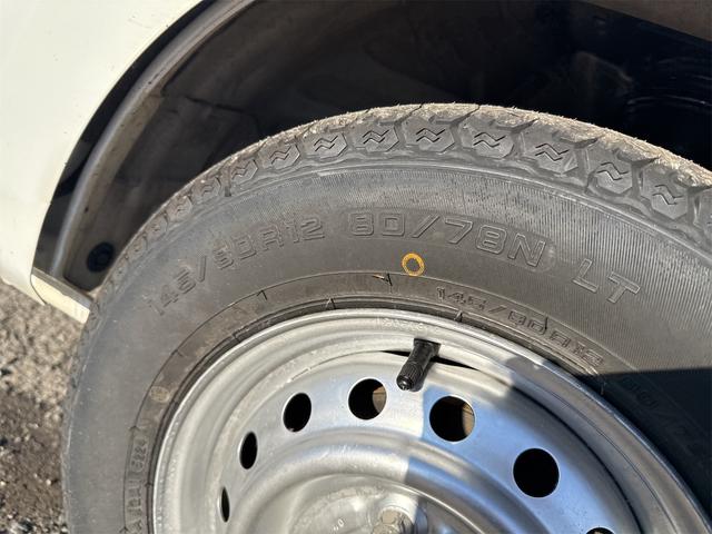 キャリイトラック KCエアコン・パワステ農繁仕様 エアコン パワステ 切り替え4WD デフロック 4枚リーフスプリング 運転席エアバック AM/FMラジオ 走行81969KM 5速マニュアル(11枚目)