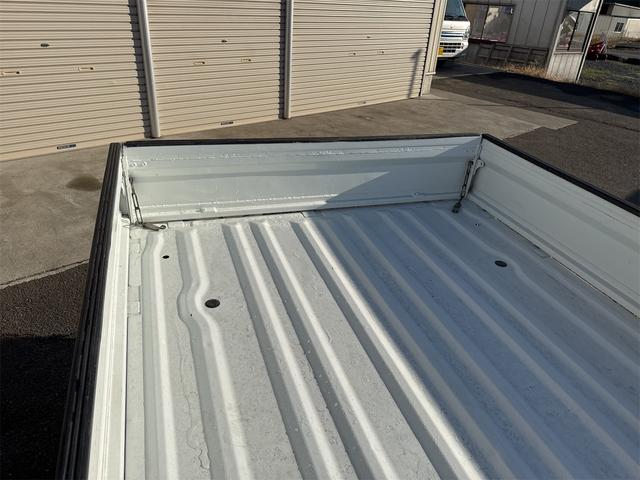 キャリイトラック KCエアコン・パワステ農繁仕様 エアコン パワステ 切り替え4WD デフロック 4枚リーフスプリング 運転席エアバック AM/FMラジオ 走行81969KM 5速マニュアル(15枚目)