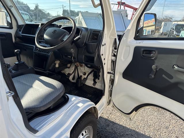 キャリイトラック KCエアコン・パワステ農繁仕様 エアコン パワステ 切り替え4WD デフロック 4枚リーフスプリング 運転席エアバック AM/FMラジオ 走行81969KM 5速マニュアル(18枚目)