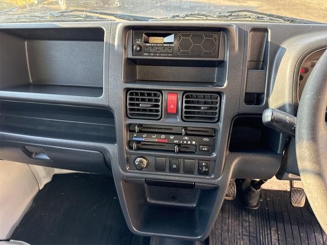 キャリイトラック KCエアコン・パワステ農繁仕様 エアコン パワステ 切り替え4WD デフロック 4枚リーフスプリング 運転席エアバック AM/FMラジオ 走行81969KM 5速マニュアル(25枚目)