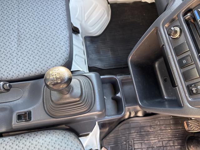 キャリイトラック KCエアコン・パワステ農繁仕様 エアコン パワステ 切り替え4WD デフロック 4枚リーフスプリング 運転席エアバック AM/FMラジオ 走行81969KM 5速マニュアル(29枚目)