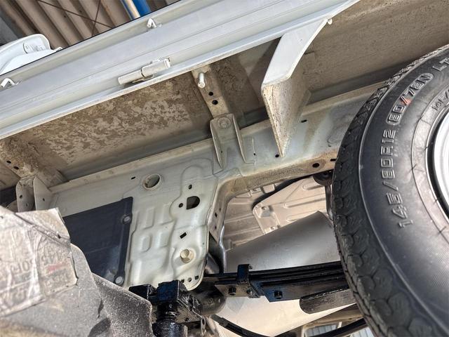 キャリイトラック KCエアコン・パワステ農繁仕様 エアコン パワステ 切り替え4WD デフロック 4枚リーフスプリング 運転席エアバック AM/FMラジオ 走行81969KM 5速マニュアル(68枚目)