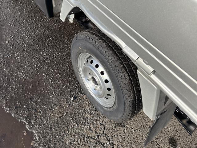 キャリイトラック KCエアコン・パワステ エアコン パワステ 切り替え4WD デフロック 4枚リーフスプリング CD 横滑り防止 運転席エアバック 助手席側エアバック 車検令和9年 走行18619KM 5速マニュアル(12枚目)