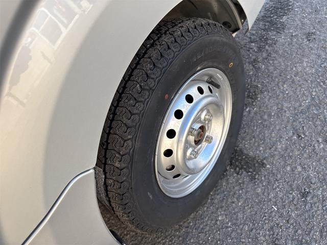 キャリイトラック KCエアコン・パワステ エアコン パワステ 切り替え4WD デフロック 4枚リーフスプリング CD 横滑り防止 運転席エアバック 助手席側エアバック 車検令和9年 走行18619KM 5速マニュアル(14枚目)