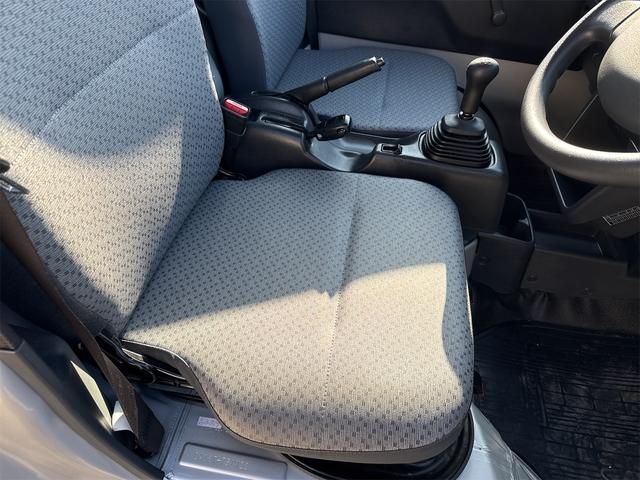 キャリイトラック KCエアコン・パワステ エアコン パワステ 切り替え4WD デフロック 4枚リーフスプリング CD 横滑り防止 運転席エアバック 助手席側エアバック 車検令和9年 走行18619KM 5速マニュアル(22枚目)