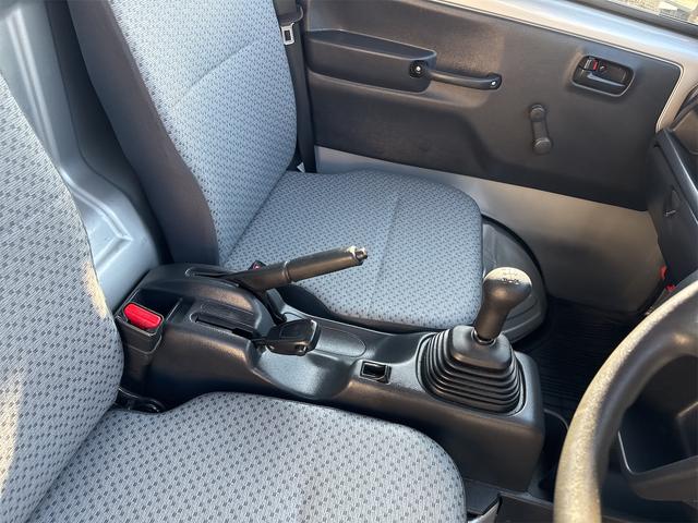 キャリイトラック KCエアコン・パワステ エアコン パワステ 切り替え4WD デフロック 4枚リーフスプリング CD 横滑り防止 運転席エアバック 助手席側エアバック 車検令和9年 走行18619KM 5速マニュアル(23枚目)