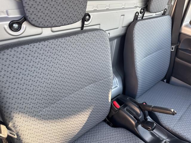 キャリイトラック KCエアコン・パワステ エアコン パワステ 切り替え4WD デフロック 4枚リーフスプリング CD 横滑り防止 運転席エアバック 助手席側エアバック 車検令和9年 走行18619KM 5速マニュアル(24枚目)