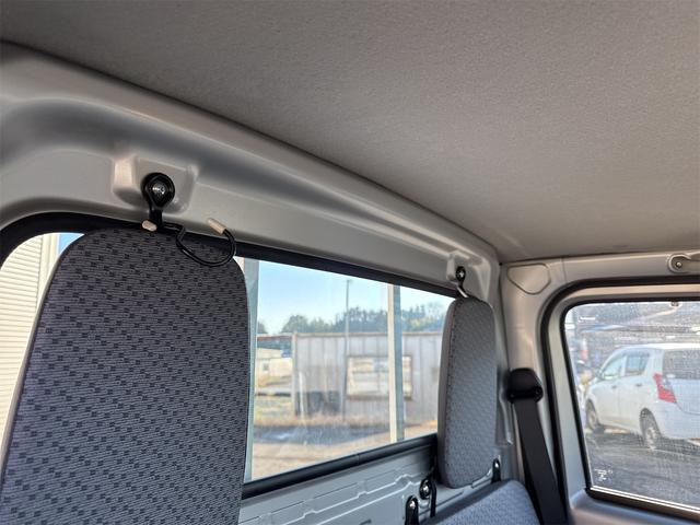 キャリイトラック KCエアコン・パワステ エアコン パワステ 切り替え4WD デフロック 4枚リーフスプリング CD 横滑り防止 運転席エアバック 助手席側エアバック 車検令和9年 走行18619KM 5速マニュアル(25枚目)