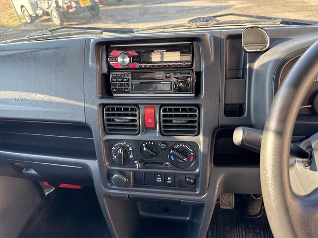 キャリイトラック KCエアコン・パワステ エアコン パワステ 切り替え4WD デフロック 4枚リーフスプリング CD 横滑り防止 運転席エアバック 助手席側エアバック 車検令和9年 走行18619KM 5速マニュアル(27枚目)