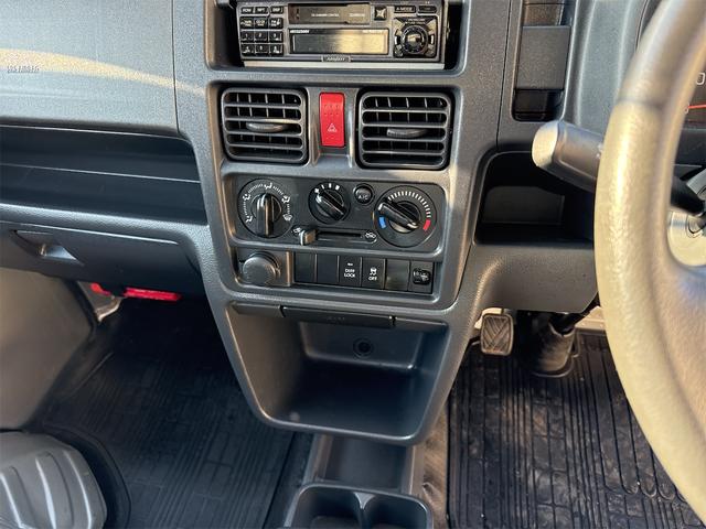 キャリイトラック KCエアコン・パワステ エアコン パワステ 切り替え4WD デフロック 4枚リーフスプリング CD 横滑り防止 運転席エアバック 助手席側エアバック 車検令和9年 走行18619KM 5速マニュアル(28枚目)