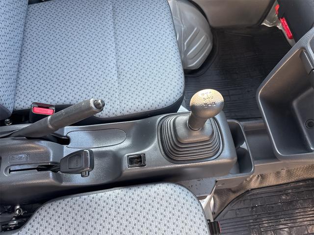 キャリイトラック KCエアコン・パワステ エアコン パワステ 切り替え4WD デフロック 4枚リーフスプリング CD 横滑り防止 運転席エアバック 助手席側エアバック 車検令和9年 走行18619KM 5速マニュアル(30枚目)
