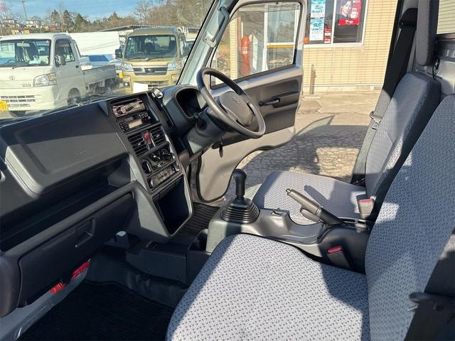 キャリイトラック KCエアコン・パワステ エアコン パワステ 切り替え4WD デフロック 4枚リーフスプリング CD 横滑り防止 運転席エアバック 助手席側エアバック 車検令和9年 走行18619KM 5速マニュアル(37枚目)