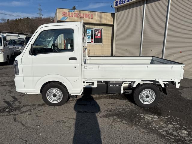 NT100クリッパートラック DX農繁仕様 エアコン パワステ 切り替え4WD 4枚リーフスプリング デフロック 横滑り防止 ABS オートライト 荷台ランプ 純正マット 荷台マット 走行51KM 車検令和8年6月(3枚目)