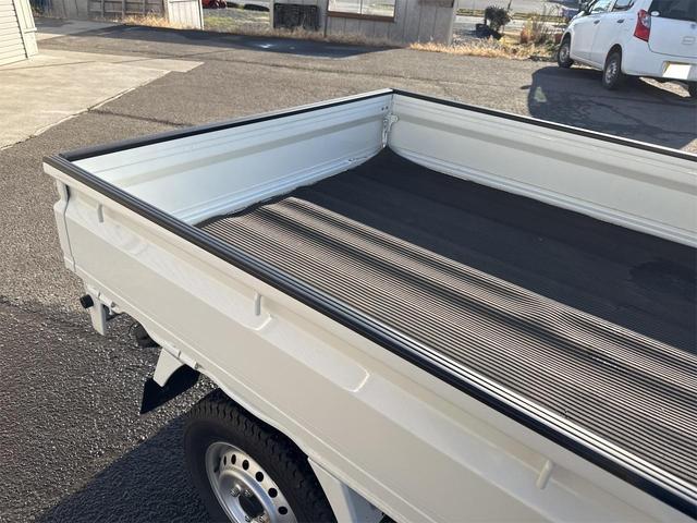 NT100クリッパートラック DX農繁仕様 エアコン パワステ 切り替え4WD 4枚リーフスプリング デフロック 横滑り防止 ABS オートライト 荷台ランプ 純正マット 荷台マット 走行51KM 車検令和8年6月(15枚目)