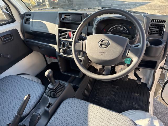 NT100クリッパートラック DX農繁仕様 エアコン パワステ 切り替え4WD 4枚リーフスプリング デフロック 横滑り防止 ABS オートライト 荷台ランプ 純正マット 荷台マット 走行51KM 車検令和8年6月(21枚目)