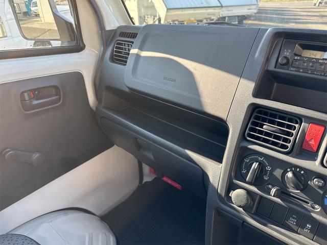 NT100クリッパートラック DX農繁仕様 エアコン パワステ 切り替え4WD 4枚リーフスプリング デフロック 横滑り防止 ABS オートライト 荷台ランプ 純正マット 荷台マット 走行51KM 車検令和8年6月(27枚目)