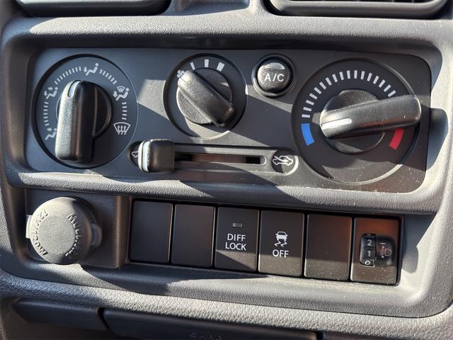 NT100クリッパートラック DX農繁仕様 エアコン パワステ 切り替え4WD 4枚リーフスプリング デフロック 横滑り防止 ABS オートライト 荷台ランプ 純正マット 荷台マット 走行51KM 車検令和8年6月(28枚目)