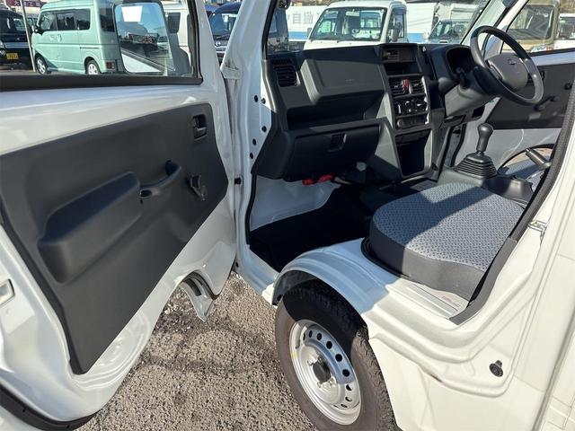 NT100クリッパートラック DX農繁仕様 エアコン パワステ 切り替え4WD 4枚リーフスプリング デフロック 横滑り防止 ABS オートライト 荷台ランプ 純正マット 荷台マット 走行51KM 車検令和8年6月(29枚目)