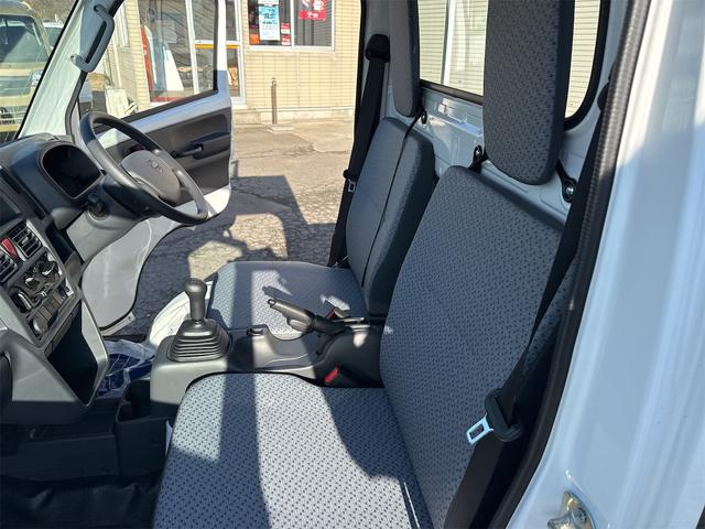 NT100クリッパートラック DX農繁仕様 エアコン パワステ 切り替え4WD 4枚リーフスプリング デフロック 横滑り防止 ABS オートライト 荷台ランプ 純正マット 荷台マット 走行51KM 車検令和8年6月(31枚目)