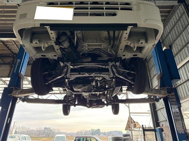 NT100クリッパートラック DX農繁仕様 エアコン パワステ 切り替え4WD 4枚リーフスプリング デフロック 横滑り防止 ABS オートライト 荷台ランプ 純正マット 荷台マット 走行51KM 車検令和8年6月(35枚目)