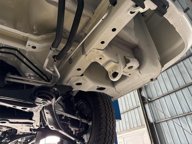 NT100クリッパートラック DX農繁仕様 エアコン パワステ 切り替え4WD 4枚リーフスプリング デフロック 横滑り防止 ABS オートライト 荷台ランプ 純正マット 荷台マット 走行51KM 車検令和8年6月(36枚目)