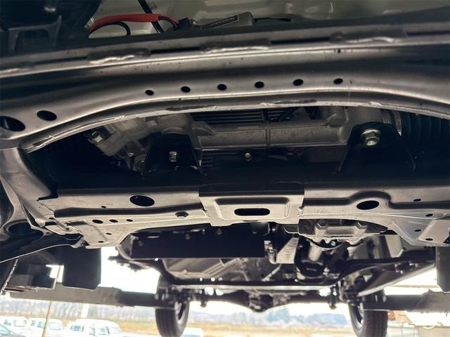 NT100クリッパートラック DX農繁仕様 エアコン パワステ 切り替え4WD 4枚リーフスプリング デフロック 横滑り防止 ABS オートライト 荷台ランプ 純正マット 荷台マット 走行51KM 車検令和8年6月(40枚目)