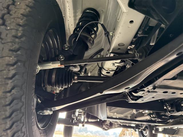 NT100クリッパートラック DX農繁仕様 エアコン パワステ 切り替え4WD 4枚リーフスプリング デフロック 横滑り防止 ABS オートライト 荷台ランプ 純正マット 荷台マット 走行51KM 車検令和8年6月(41枚目)