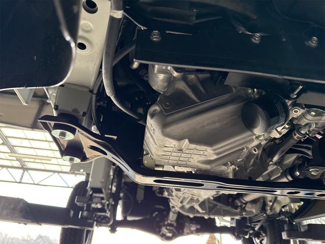 NT100クリッパートラック DX農繁仕様 エアコン パワステ 切り替え4WD 4枚リーフスプリング デフロック 横滑り防止 ABS オートライト 荷台ランプ 純正マット 荷台マット 走行51KM 車検令和8年6月(44枚目)