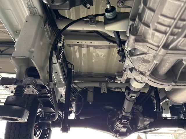 NT100クリッパートラック DX農繁仕様 エアコン パワステ 切り替え4WD 4枚リーフスプリング デフロック 横滑り防止 ABS オートライト 荷台ランプ 純正マット 荷台マット 走行51KM 車検令和8年6月(47枚目)