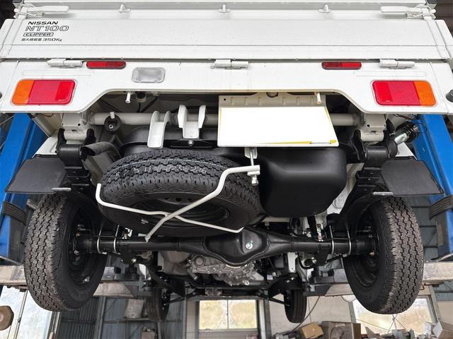 NT100クリッパートラック DX農繁仕様 エアコン パワステ 切り替え4WD 4枚リーフスプリング デフロック 横滑り防止 ABS オートライト 荷台ランプ 純正マット 荷台マット 走行51KM 車検令和8年6月(51枚目)