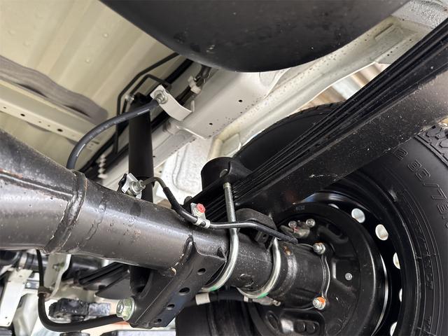 NT100クリッパートラック DX農繁仕様 エアコン パワステ 切り替え4WD 4枚リーフスプリング デフロック 横滑り防止 ABS オートライト 荷台ランプ 純正マット 荷台マット 走行51KM 車検令和8年6月(52枚目)