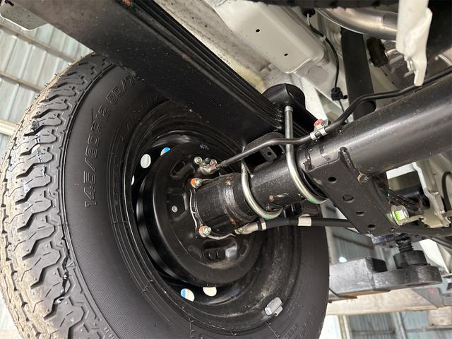 NT100クリッパートラック DX農繁仕様 エアコン パワステ 切り替え4WD 4枚リーフスプリング デフロック 横滑り防止 ABS オートライト 荷台ランプ 純正マット 荷台マット 走行51KM 車検令和8年6月(53枚目)