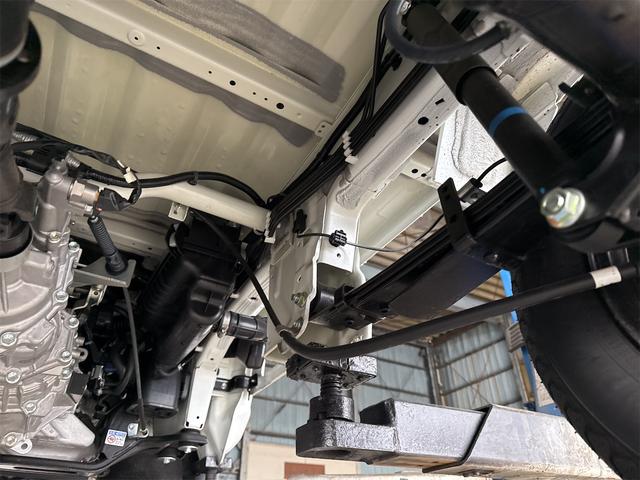 NT100クリッパートラック DX農繁仕様 エアコン パワステ 切り替え4WD 4枚リーフスプリング デフロック 横滑り防止 ABS オートライト 荷台ランプ 純正マット 荷台マット 走行51KM 車検令和8年6月(57枚目)