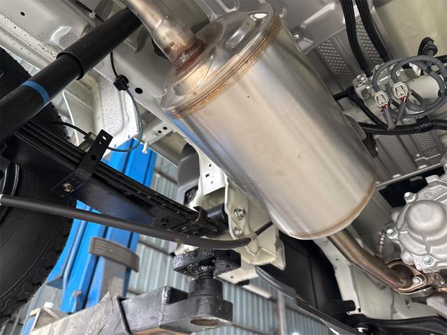 NT100クリッパートラック DX農繁仕様 エアコン パワステ 切り替え4WD 4枚リーフスプリング デフロック 横滑り防止 ABS オートライト 荷台ランプ 純正マット 荷台マット 走行51KM 車検令和8年6月(59枚目)